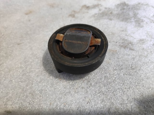 Крышка заливной горловины масла A0000100385 MERCEDES