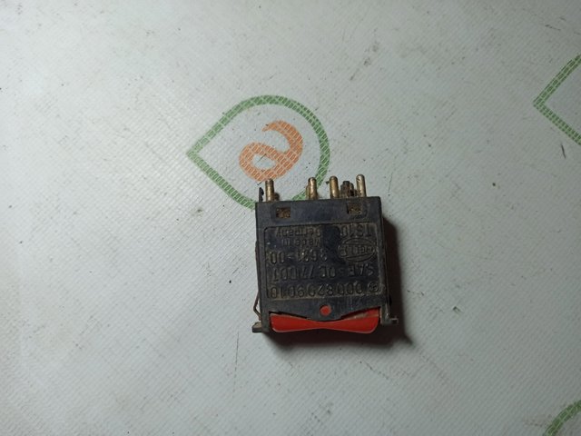 Кнопка аварийки A0008209010 MERCEDES