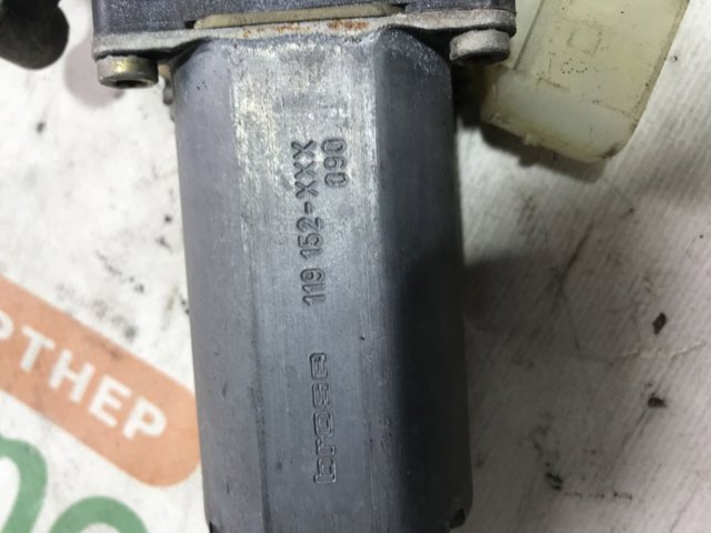 Мотор стеклоподъемника водительской двери A0130821708 MERCEDES