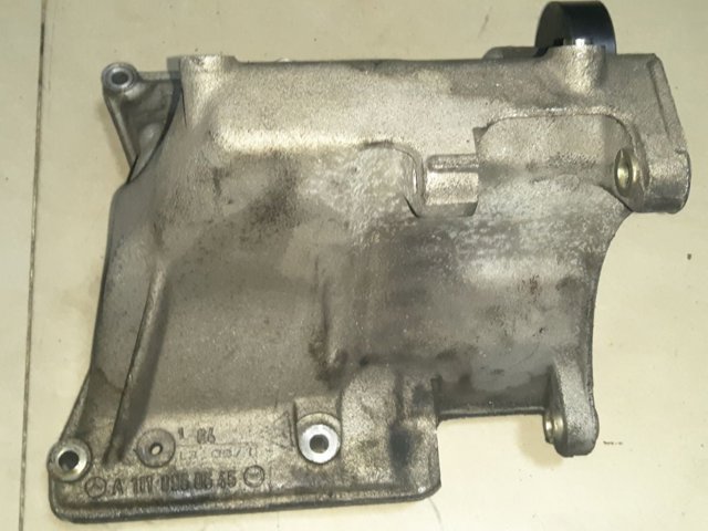 Кронштейн компрессора наддува двигателя A1110960645 MERCEDES