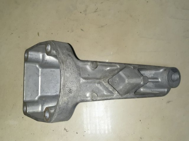 Кронштейн подушки (опоры) двигателя, левой A1112231604 MERCEDES