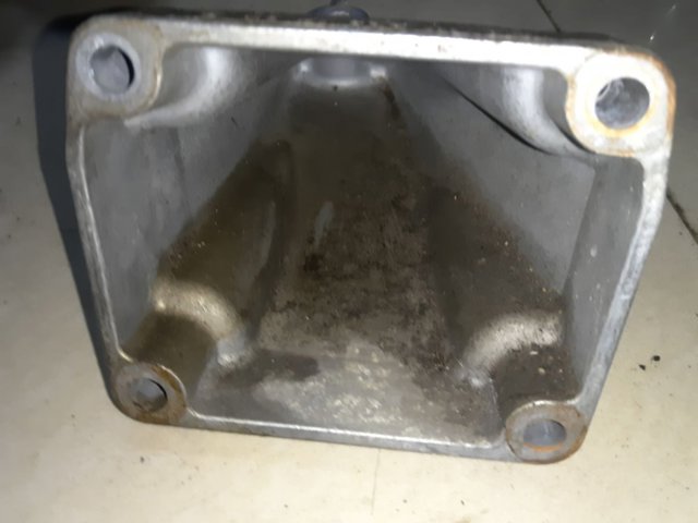 Кронштейн подушки (опоры) двигателя, правой A1112231704 MERCEDES