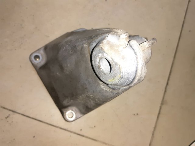 MERCEDES A1112231704 Кронштейн подушки (опоры) двигателя правой в наличии Хмельницкий