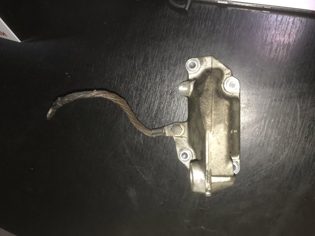 Кронштейн подушки (опоры) двигателя, левой A1122231404 MERCEDES