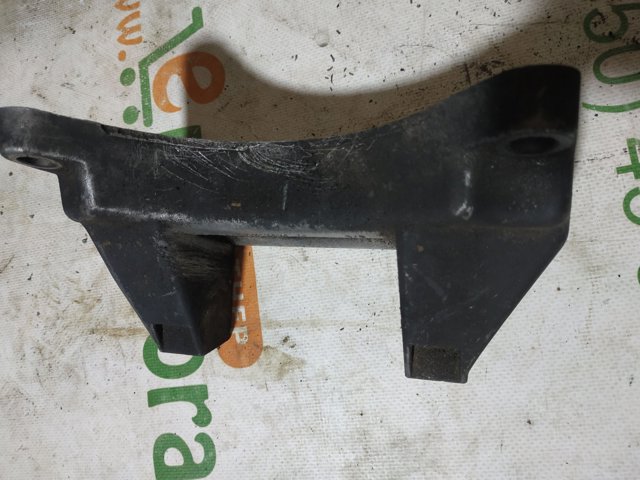 Крепление подушки коробки передач A1402421340 MERCEDES