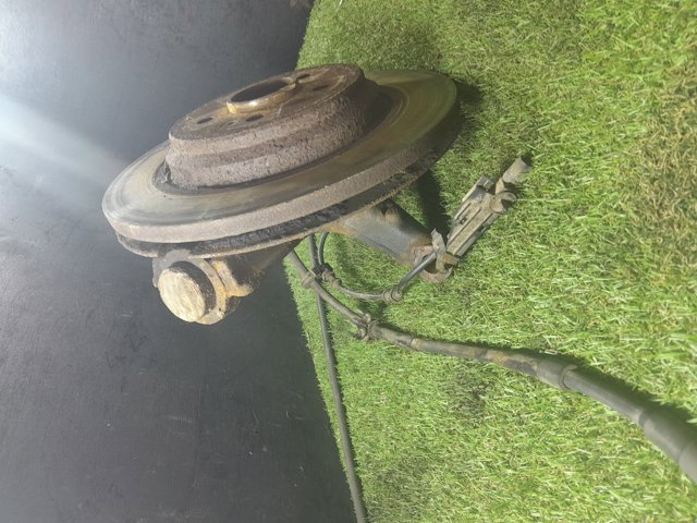Цапфа поворотного кулака A1633500508 MERCEDES
