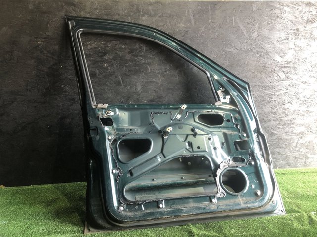 Передняя левая дверь A1637201505 MERCEDES