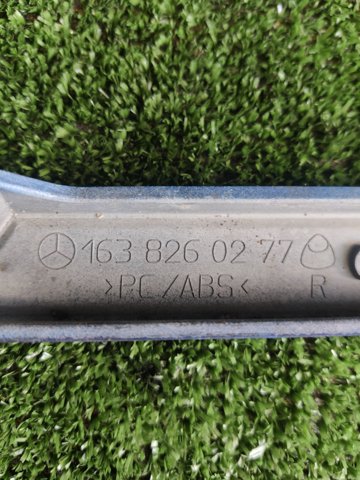 Ресничка (накладка) правой фары A1638260277 MERCEDES