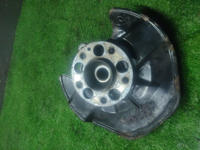 Цапфа передняя правая A1693300820 MERCEDES