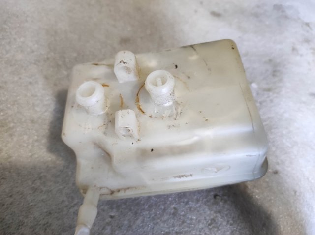 Бачек тормозной жидкости Мерседес-бенц Б