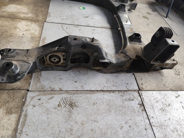 Балка передней подвески A1696200787 MERCEDES