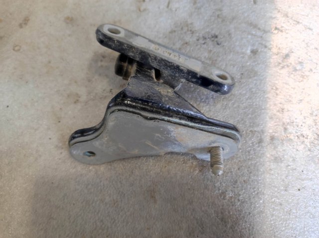 A1697200137 MERCEDES Петля двери передней левой купить в Кривой Рог