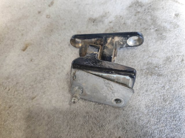 Петля задней левой двери A1697301137 MERCEDES