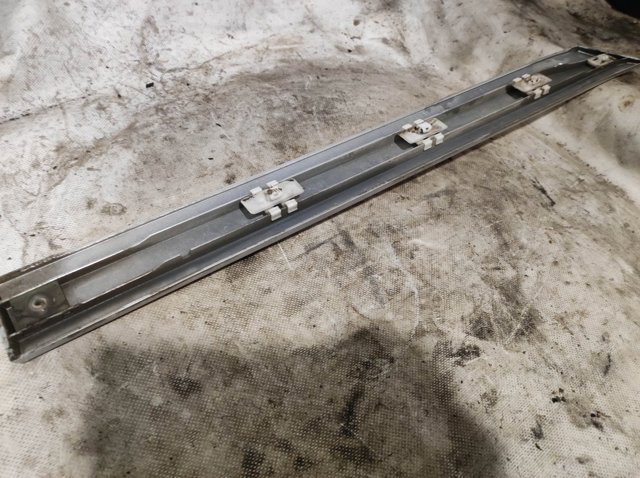 Накладка задней левой двери A2036902962 MERCEDES