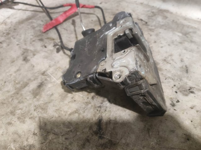 MERCEDES A2037200435 Замок двери передней правой в наличии Одесса