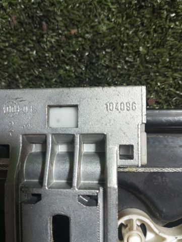  Механизм стеклоподъемника правой задней двери A2037300446 MERCEDES