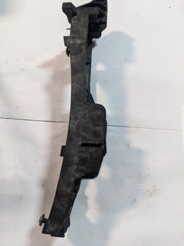 Держатель наружной ручки двери, задней левой A2037600934 MERCEDES
