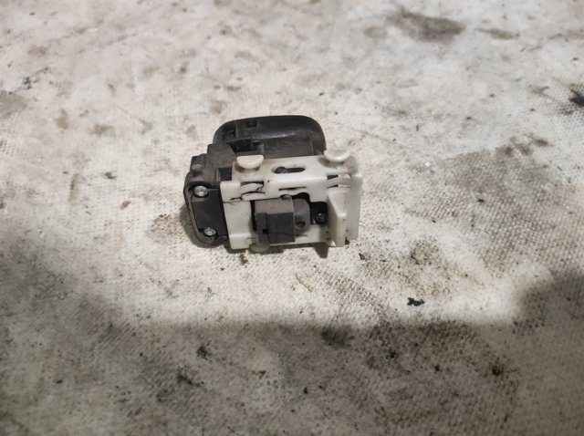 Кнопка стеклоподъемника передняя правая A2038200210 MERCEDES