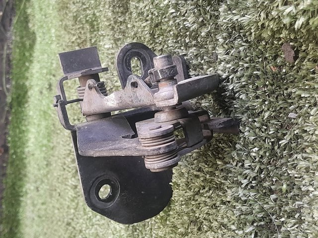 MERCEDES A2038800164 Стояк-крюк замка капота в наличии Полтава