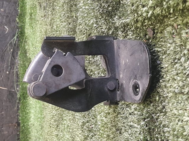 MERCEDES A2038800164 Стояк-крюк замка капота в наличии Чернигов