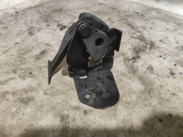 MERCEDES A2038800164 Стояк-крюк замка капота в наличии Винница