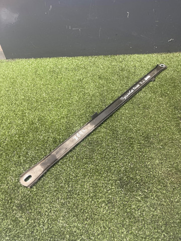 Кронштейн усилителя переднего бампера A2046200285 MERCEDES