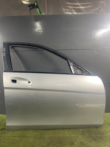 Пассажирская передняя дверь A2047200205 MERCEDES