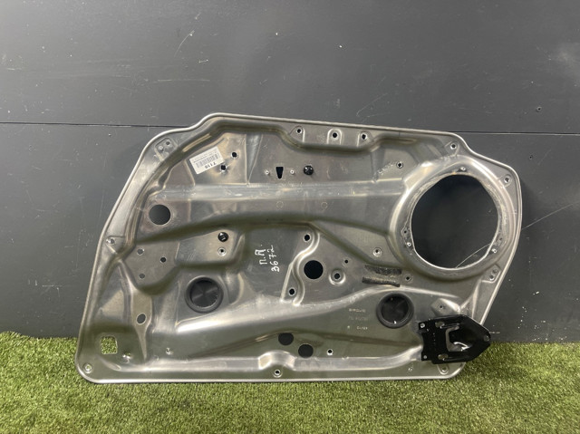 Стеклоподъемник передней правой двери A2047200679 MERCEDES