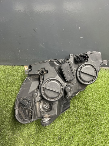 MERCEDES A2048208461 Правая фара в наличии Львов