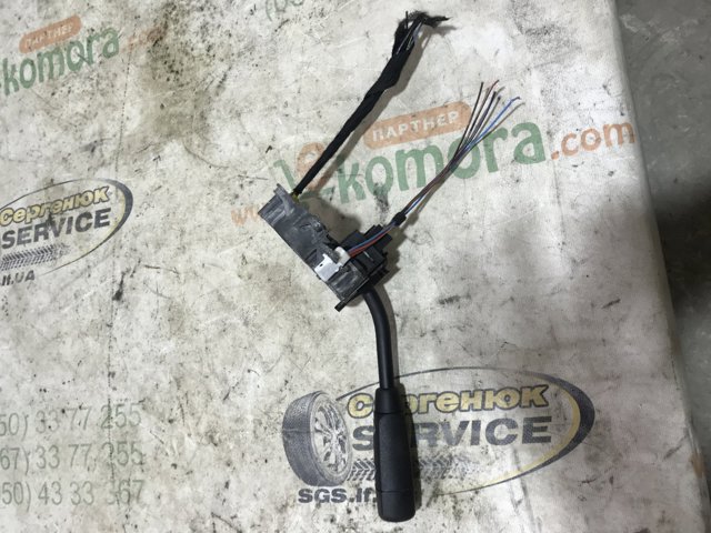 Левый подрулевой переключатель A2105450110 MERCEDES