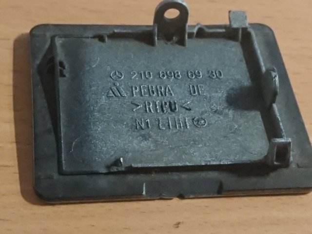 MERCEDES A2106986930 Заглушка отверстия под домкрат (заглушка порога) в наличии Каменское