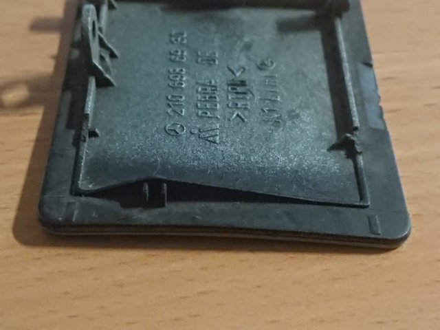 A2106986930 MERCEDES Заглушка отверстия под домкрат (заглушка порога) купить в Черновцы
