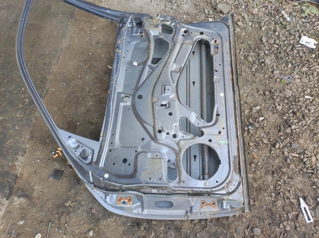 Пассажирская передняя дверь A2107201605 MERCEDES
