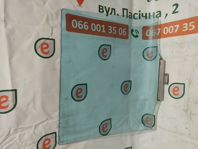 2107300718 MERCEDES Стекло двери задней левой купить в Чернигов