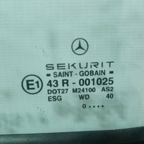 Форточка двери треугольник, задней, правой A2107350209 MERCEDES