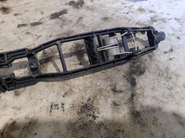 Держатель наружной ручки двери, передней правой A2107600334 MERCEDES