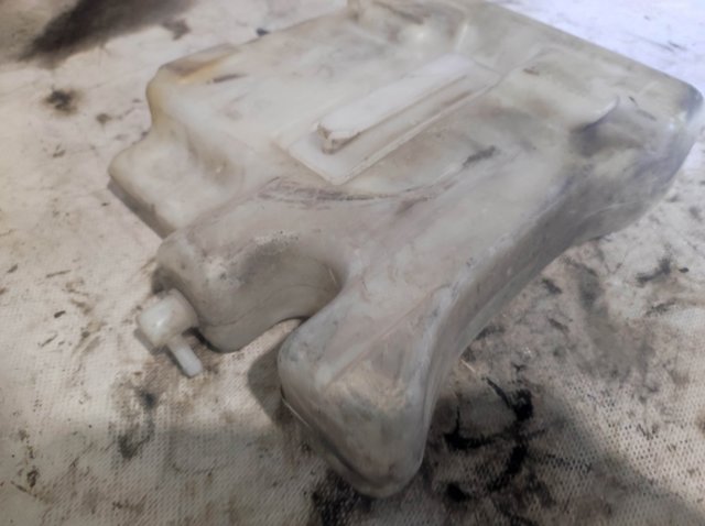 Водяной бачок омывателя фар A2108601160 MERCEDES