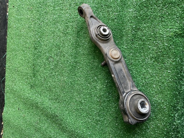 Правый рычаг передней нижней подвески A2113309207 MERCEDES