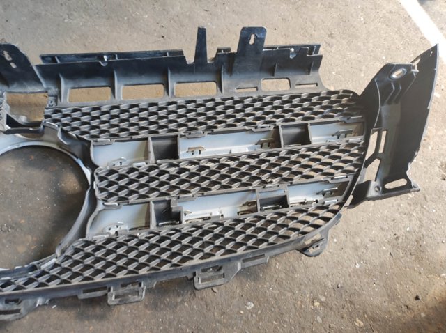 A2138880223 MERCEDES Решетка радиатора купить в Украина