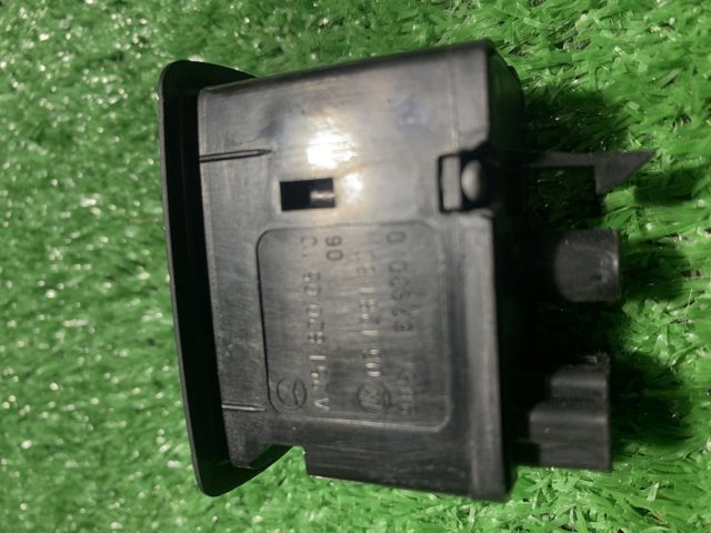 Кнопки переднего правого стеклоподъёмника A2518200510 MERCEDES