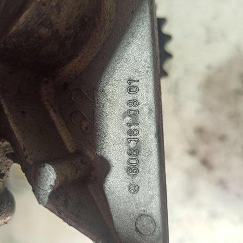 Помпа масляная A6061810801 MERCEDES
