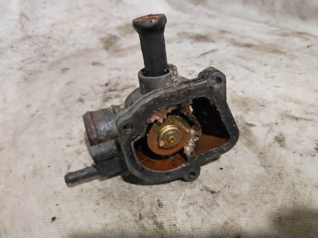 Корпус термостата в сборе A6112000615 MERCEDES