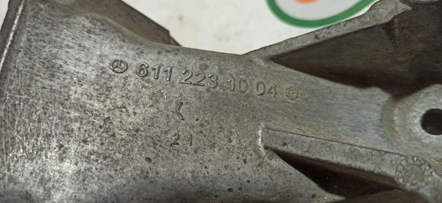 Кронштейн подушки (опоры) двигателя, левой A6112231004 MERCEDES