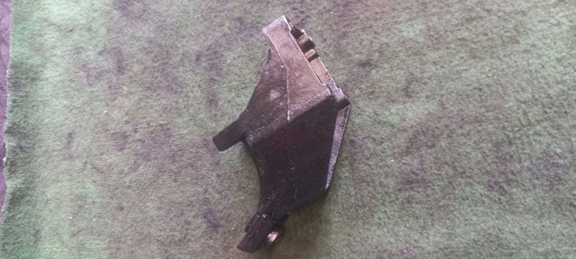 Кронштейн подушки (опоры) двигателя, левой A6122230104 MERCEDES