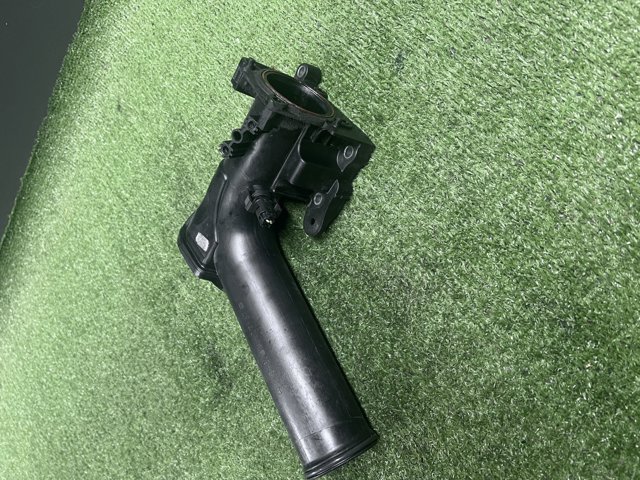 Патрубок дроссельный A6460902737 MERCEDES