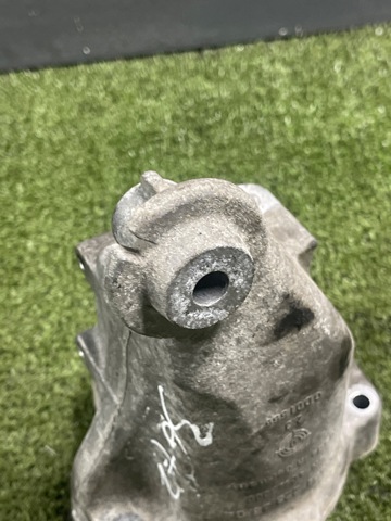 Кронштейн подушки (опоры) двигателя, правой A6512233504 MERCEDES