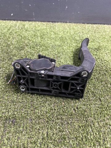 Педаль акселератора A9013000404 MERCEDES