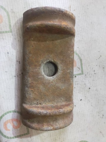 Подкладка под стремянку задней рессоры A9013250254 MERCEDES