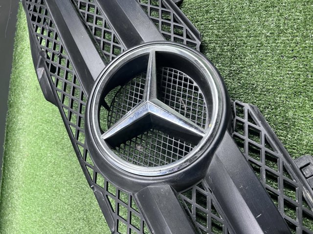 Решетка радиатора A9068800385 MERCEDES