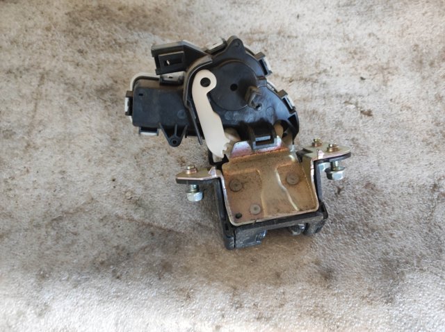 Замок крышки багажника G33M62310B MAZDA